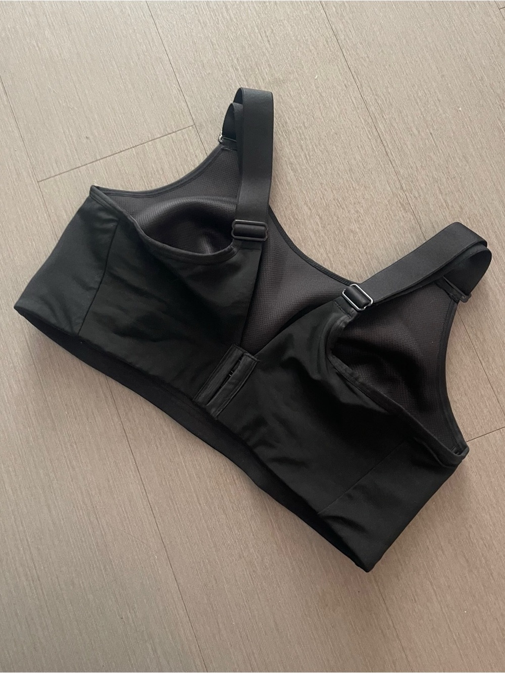 Livi Active Black Fasten Back Sports Bra Plus Size - Picture 3 of 7